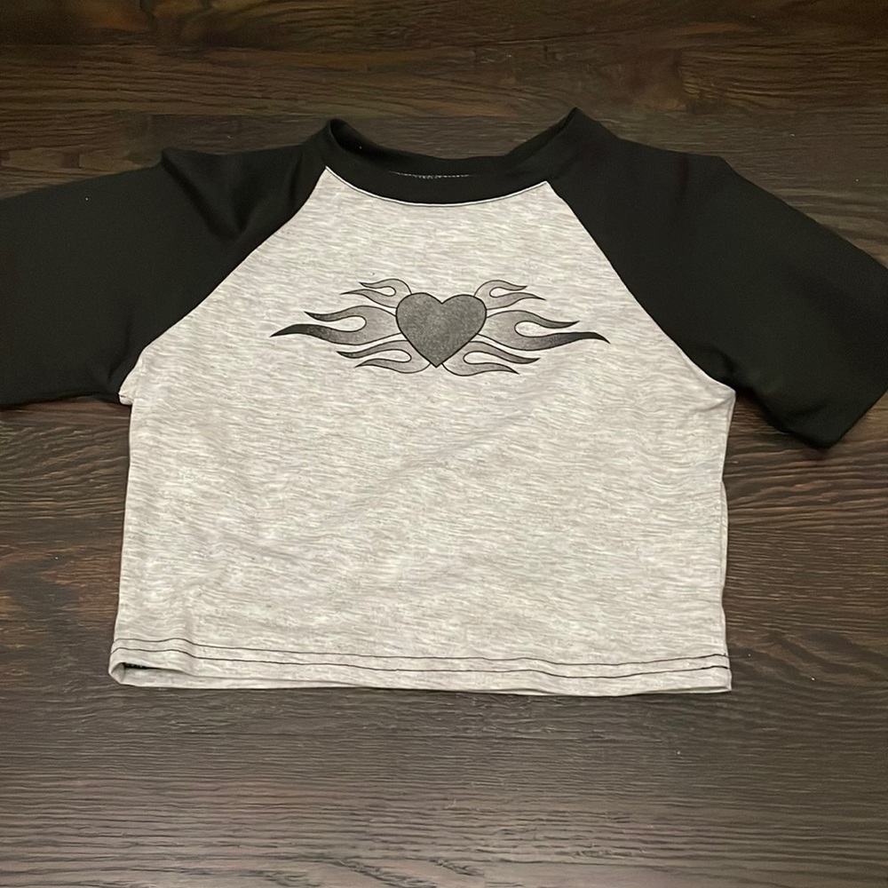 graphic cropped grey and black t-shirt